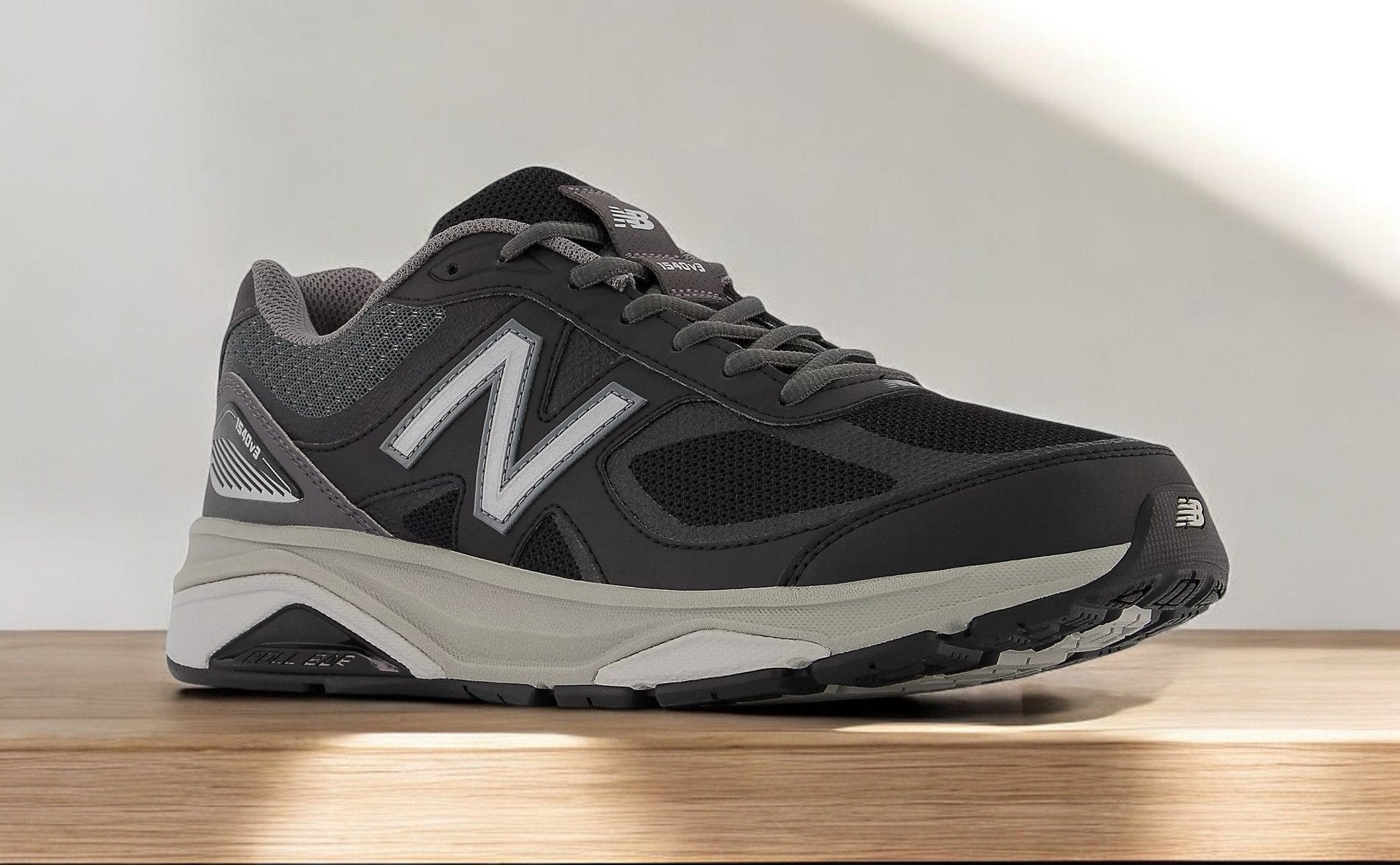 [M1540BK3] MENS NEW BALANCE 1540V3 (MEDIUM WIDTH)