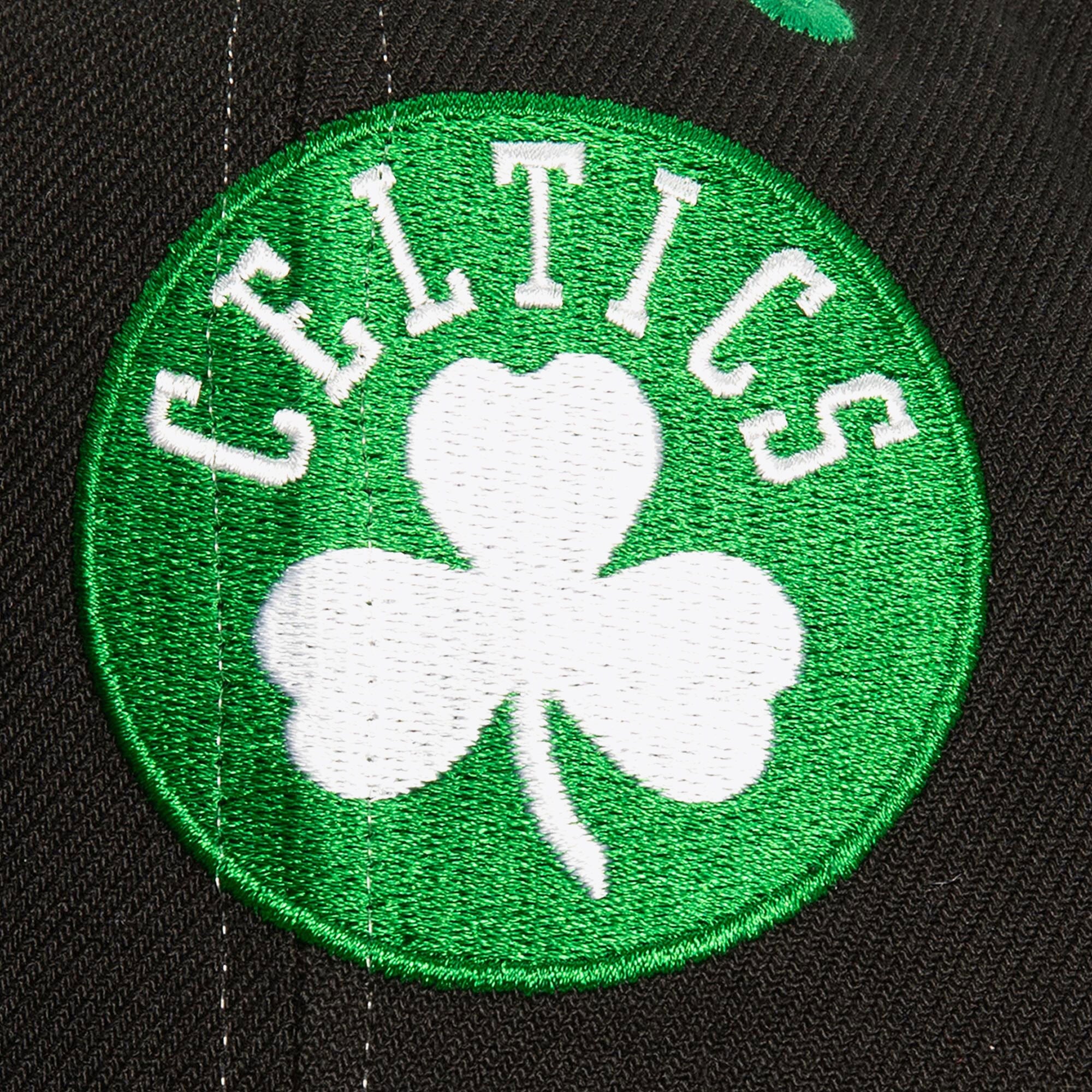 MENS MITCHELL & NESS NBA OVERBITE PRO SNAPBACK CELTICS - BLACK