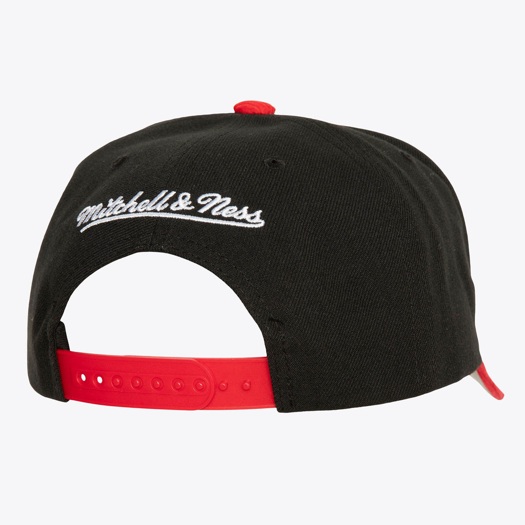 MENS MITCHELL & NESS NHL CORD PRO SNAPBACK BLACKHAWKS - BLACK