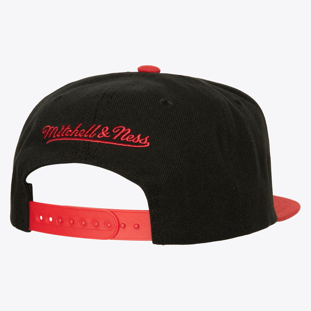 MENS MITCHELL & NESS NBA CHAMP IS HERE SNAPBACK BULLS - BLACK