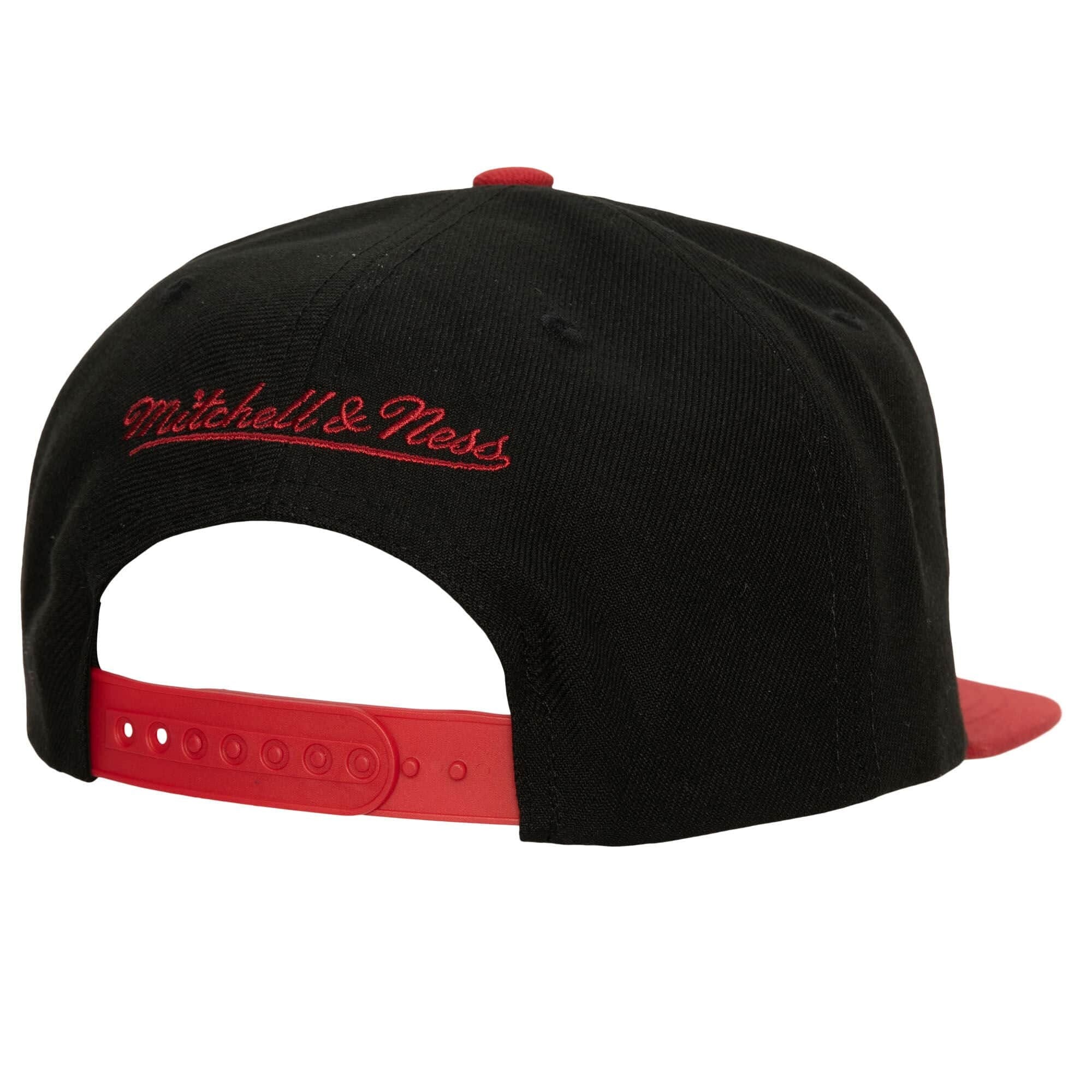 MENS MITCHELL & NESS NBA CROOKED PATH SNAPBACK BULLS - BLACK
