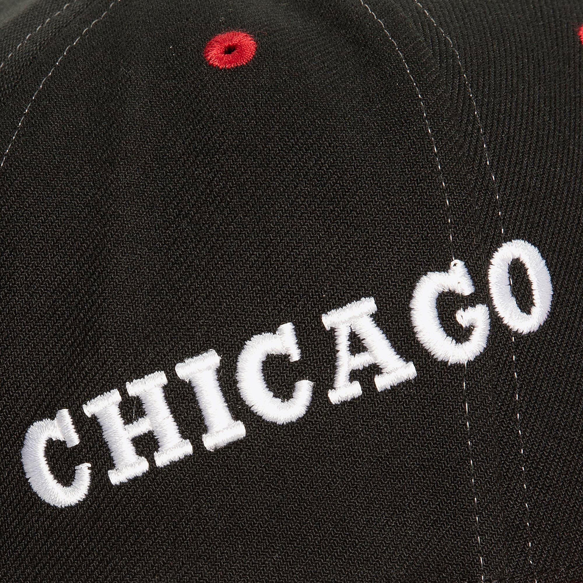 MENS MITCHELL & NESS NBA OVERBITE PRO SNAPBACK BULLS - BLACK