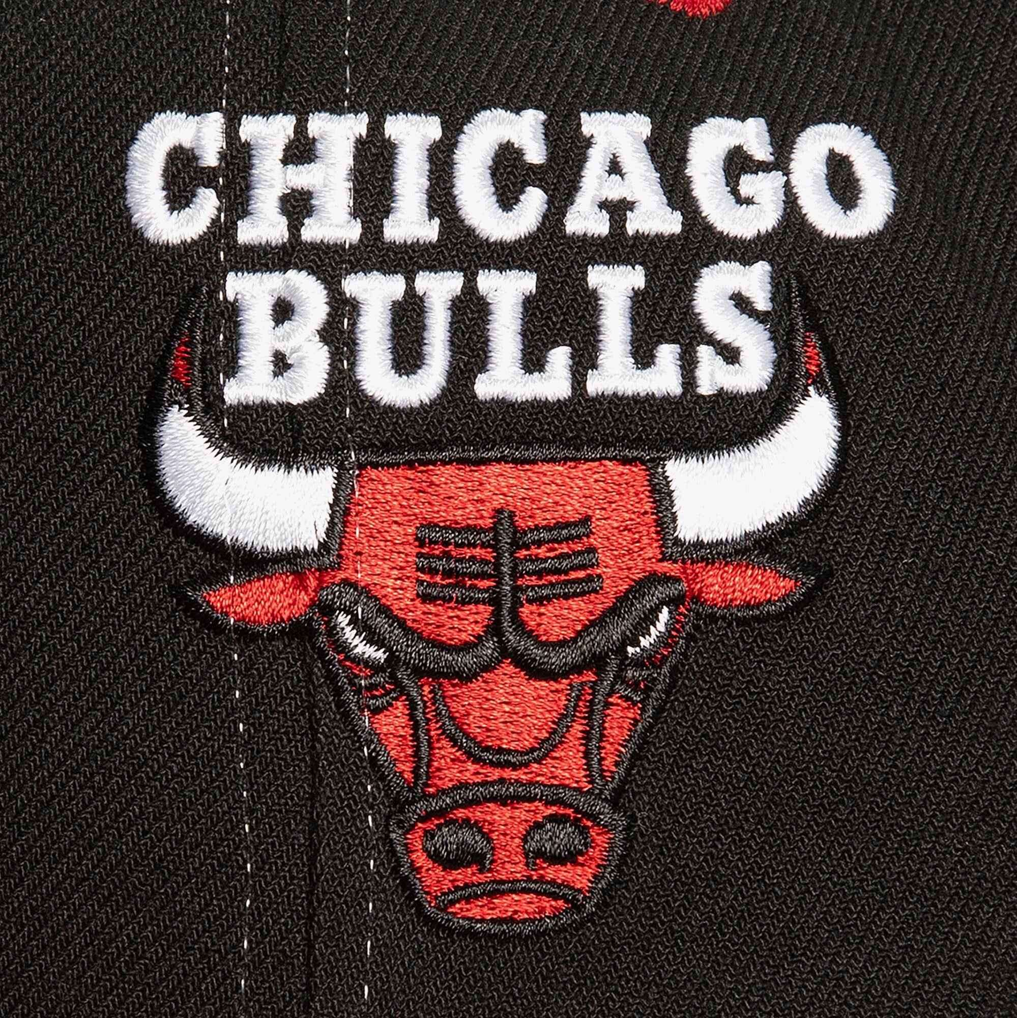 MENS MITCHELL & NESS NBA OVERBITE PRO SNAPBACK BULLS - BLACK