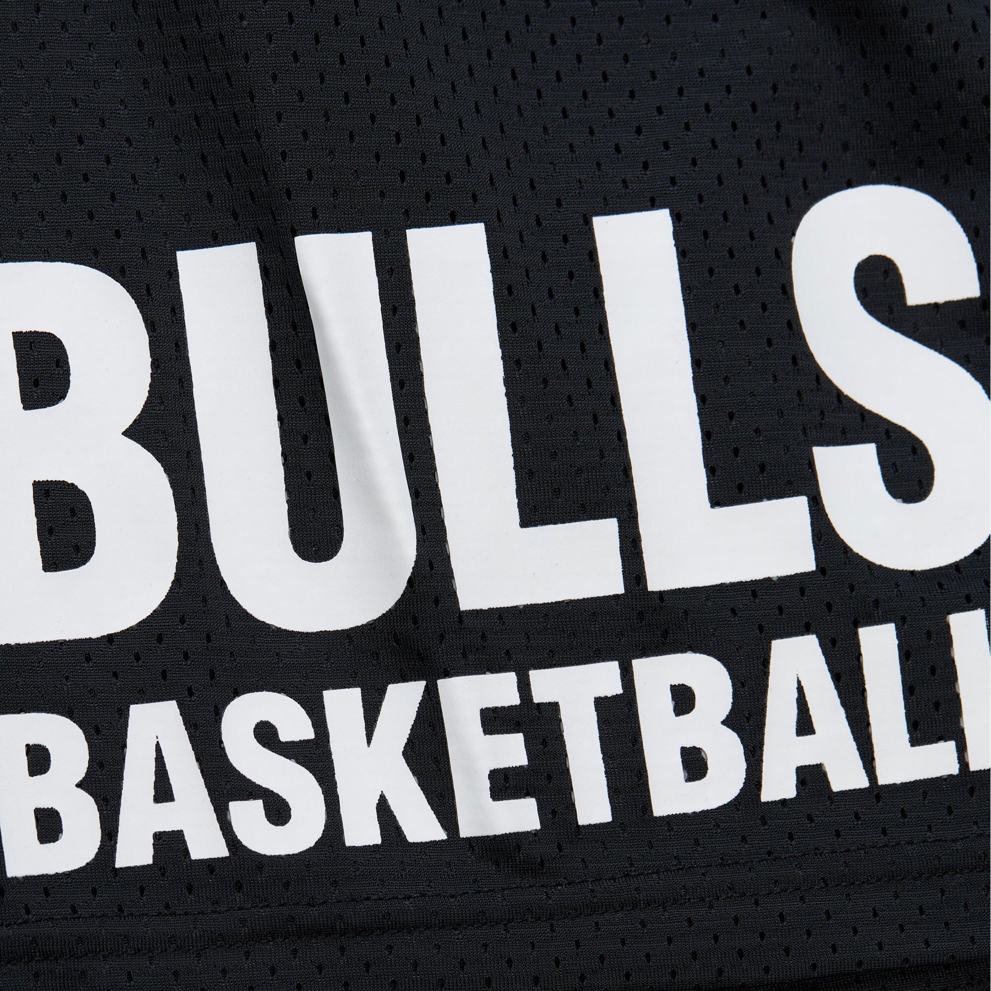 MENS MITCHELL & NESS GAMEDAY MESH 7IN SHORTS VINTAGE LOGO BULLS