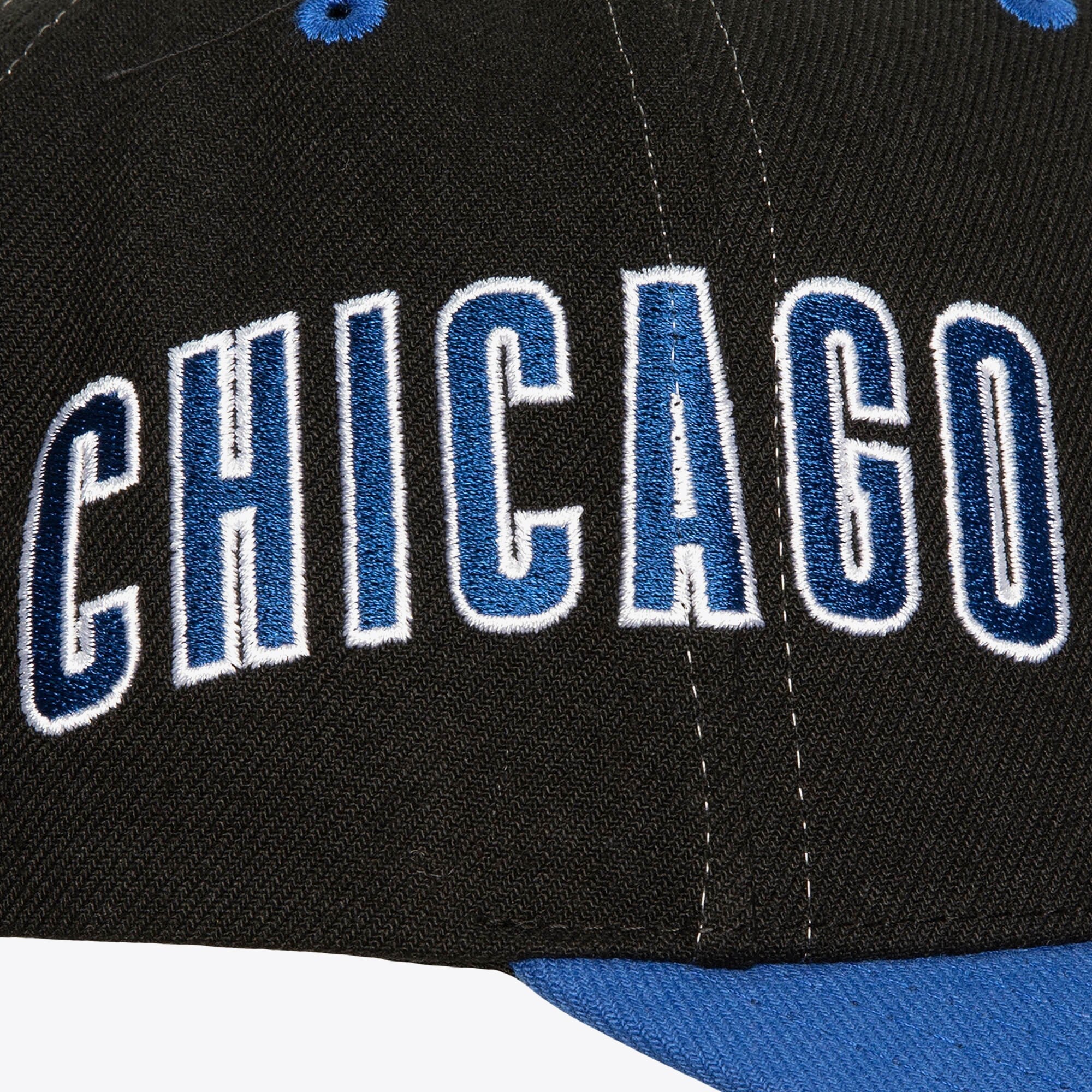 MENS MITCHELL & NESS MLB OVERBITE PRO SNAPBACK CUBS - BLACK