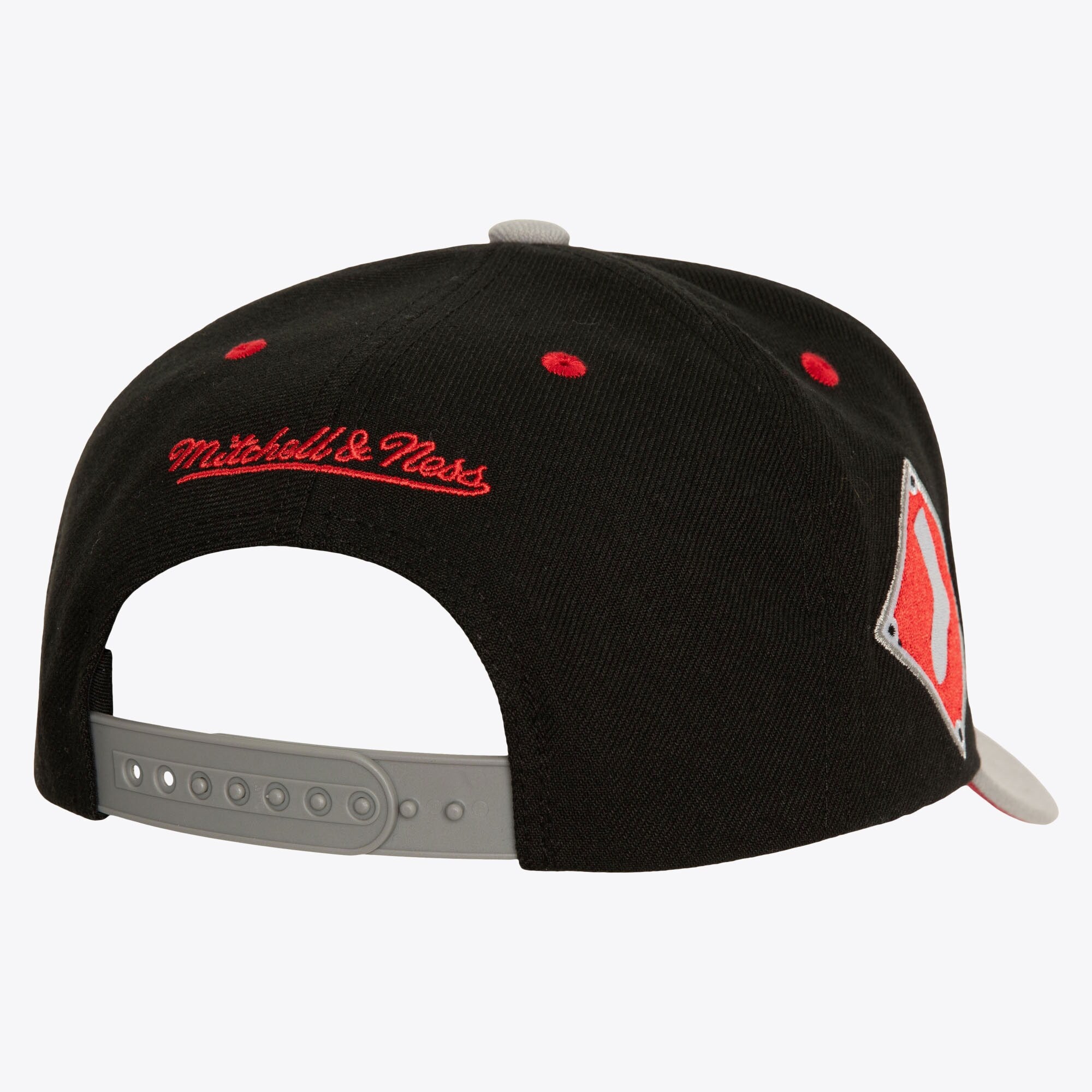 MENS MITCHELL & NESS MLB BRED PRO SNAPBACK WHITE SOX - BLACK