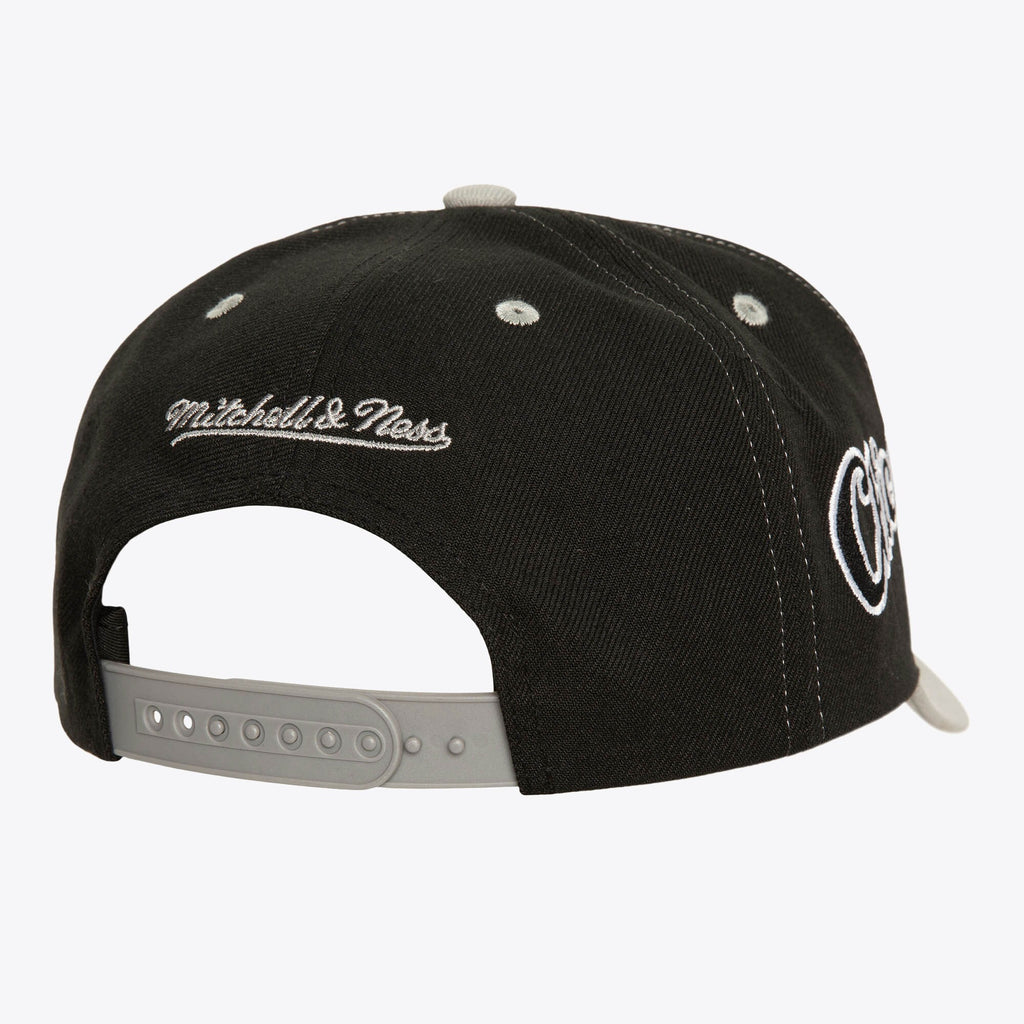 Mens Mitchell & Ness MLB OVERBITE PRO SNAPBACK WHITE SOX