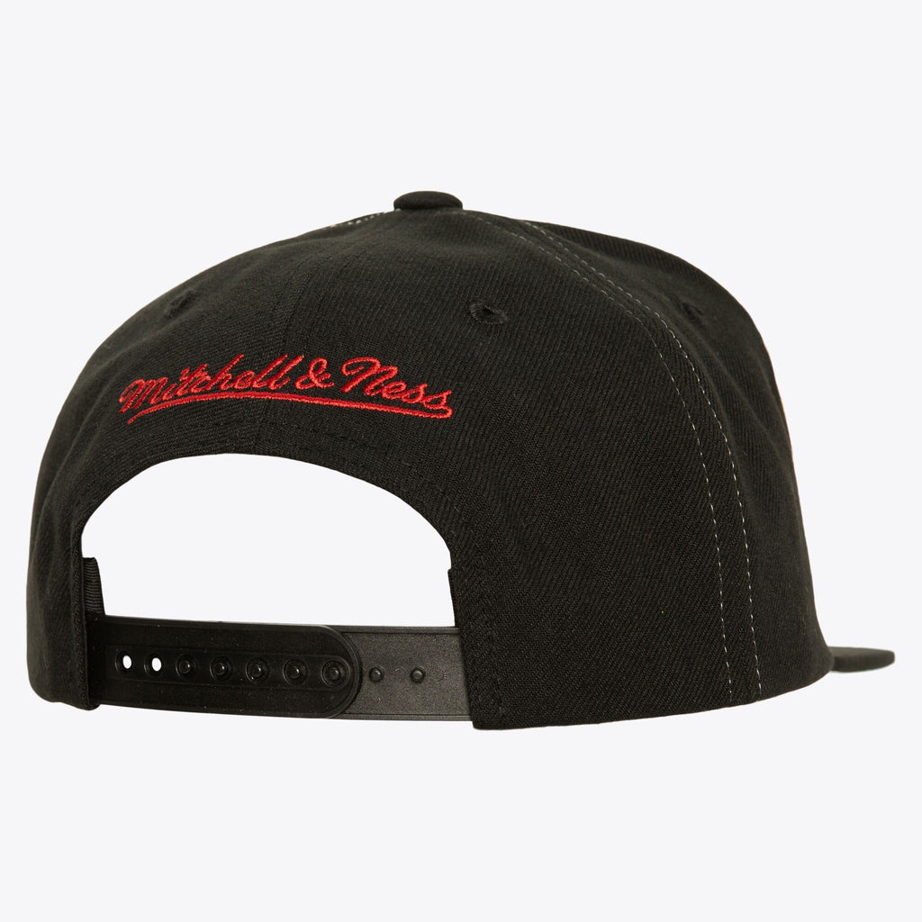 Mens Mitchell & Ness NBA VARSITY BUST SNAPBACK HWC ROCKETS