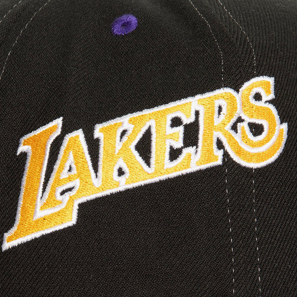 MENS MITCHELL & NESS NBA OVERBITE PRO SNAPBACK LAKERS - BLACK