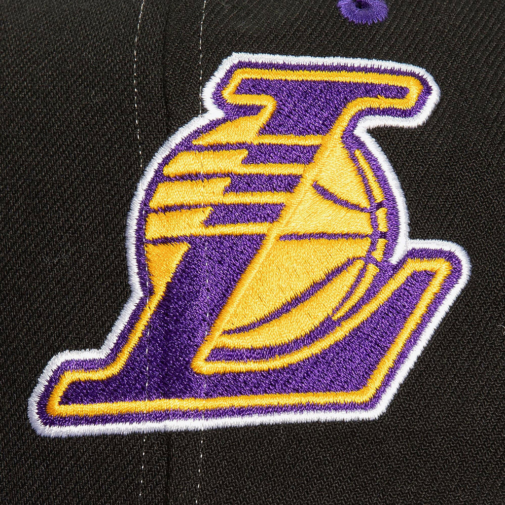 MENS MITCHELL & NESS NBA OVERBITE PRO SNAPBACK LAKERS - BLACK