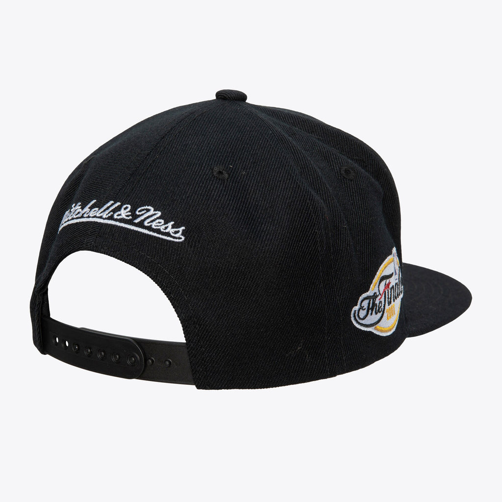 MENS MITCHELL & NESS NBA TOP SPOT SNAPBACK HWC HEAT - BLACK
