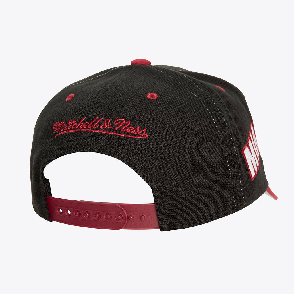 MENS MITCHELL & NESS NBA OVERBITE PRO SNAPBACK HEAT - BLACK