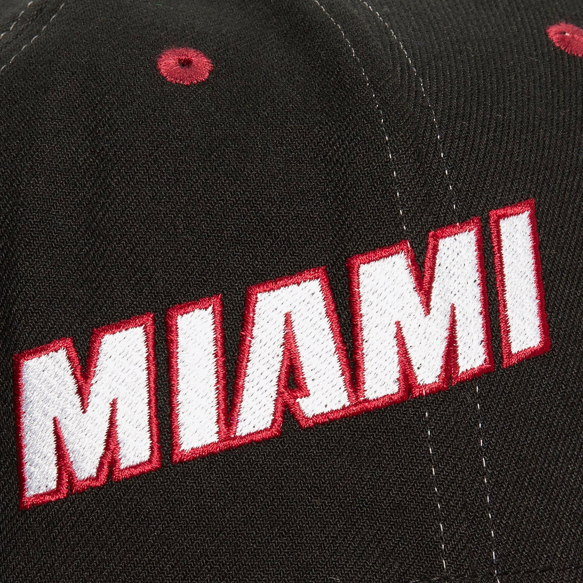MENS MITCHELL & NESS NBA OVERBITE PRO SNAPBACK HEAT - BLACK