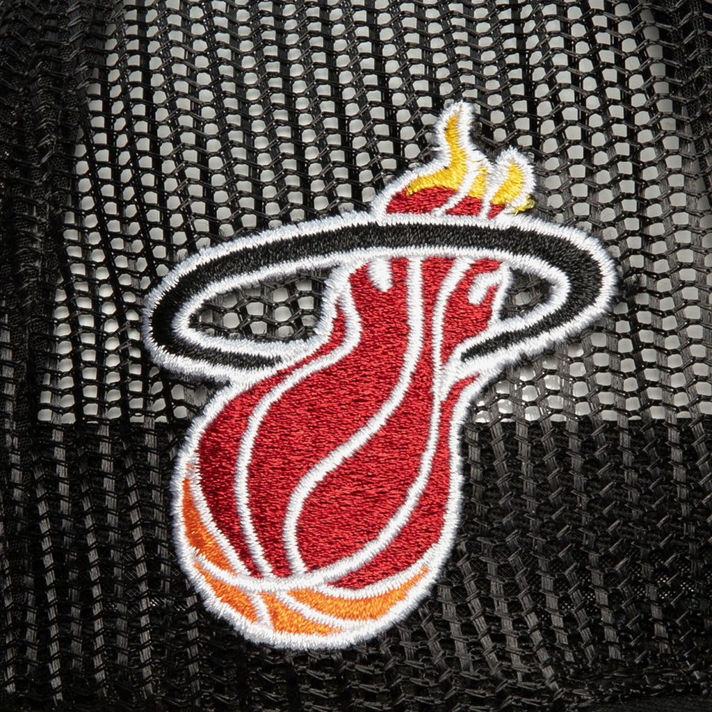 MENS MITCHELL & NESS NBA TEAM SEAL TRUCKER HWC HEAT - BLACK