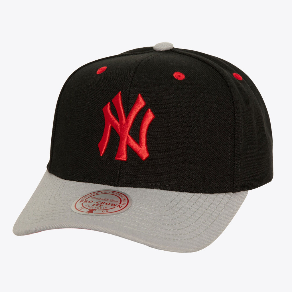 Mens Mitchell & Ness MLB BRED PRO SNAPBACK YANKEES
