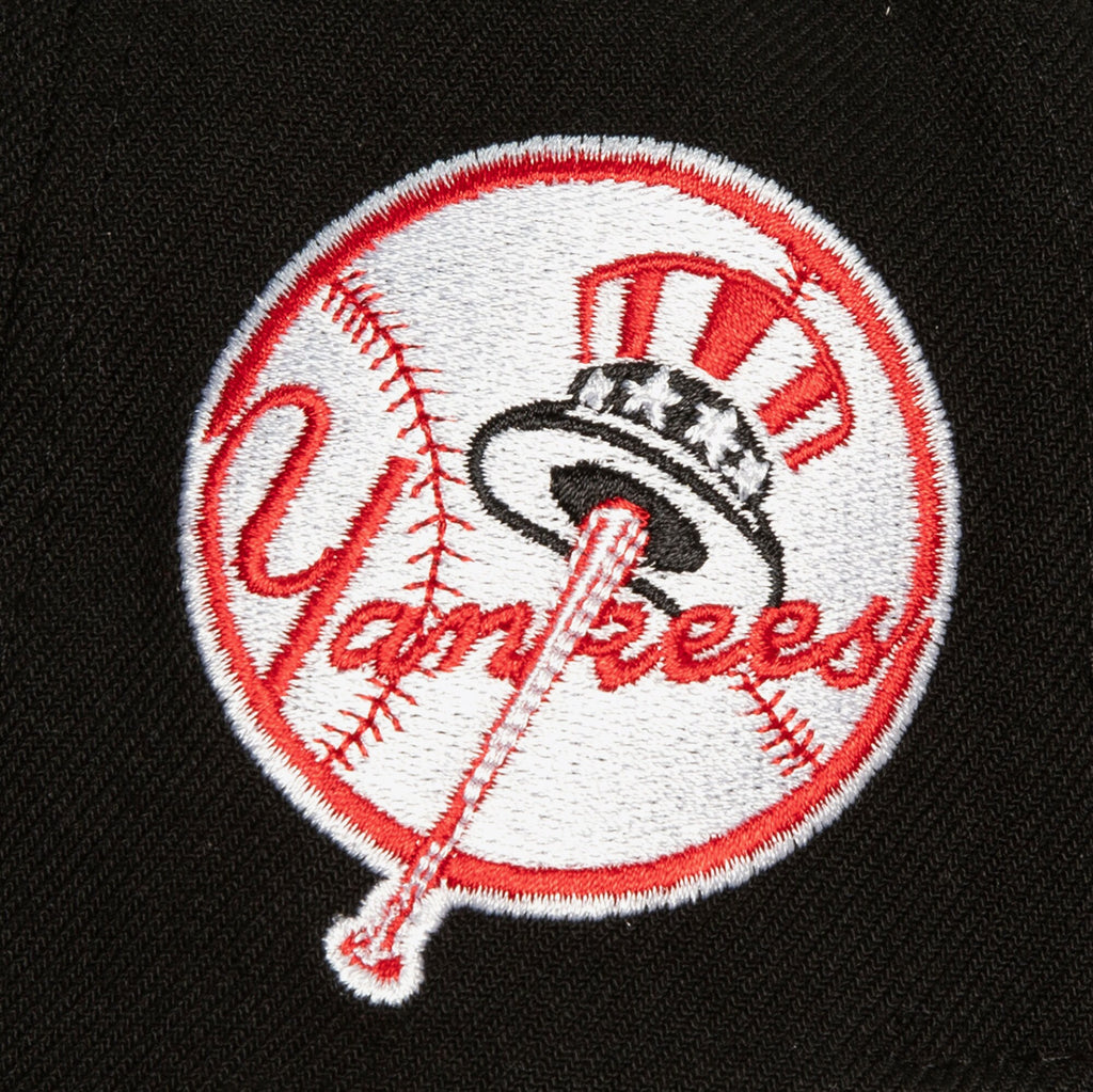 Mens Mitchell & Ness MLB BRED PRO SNAPBACK YANKEES
