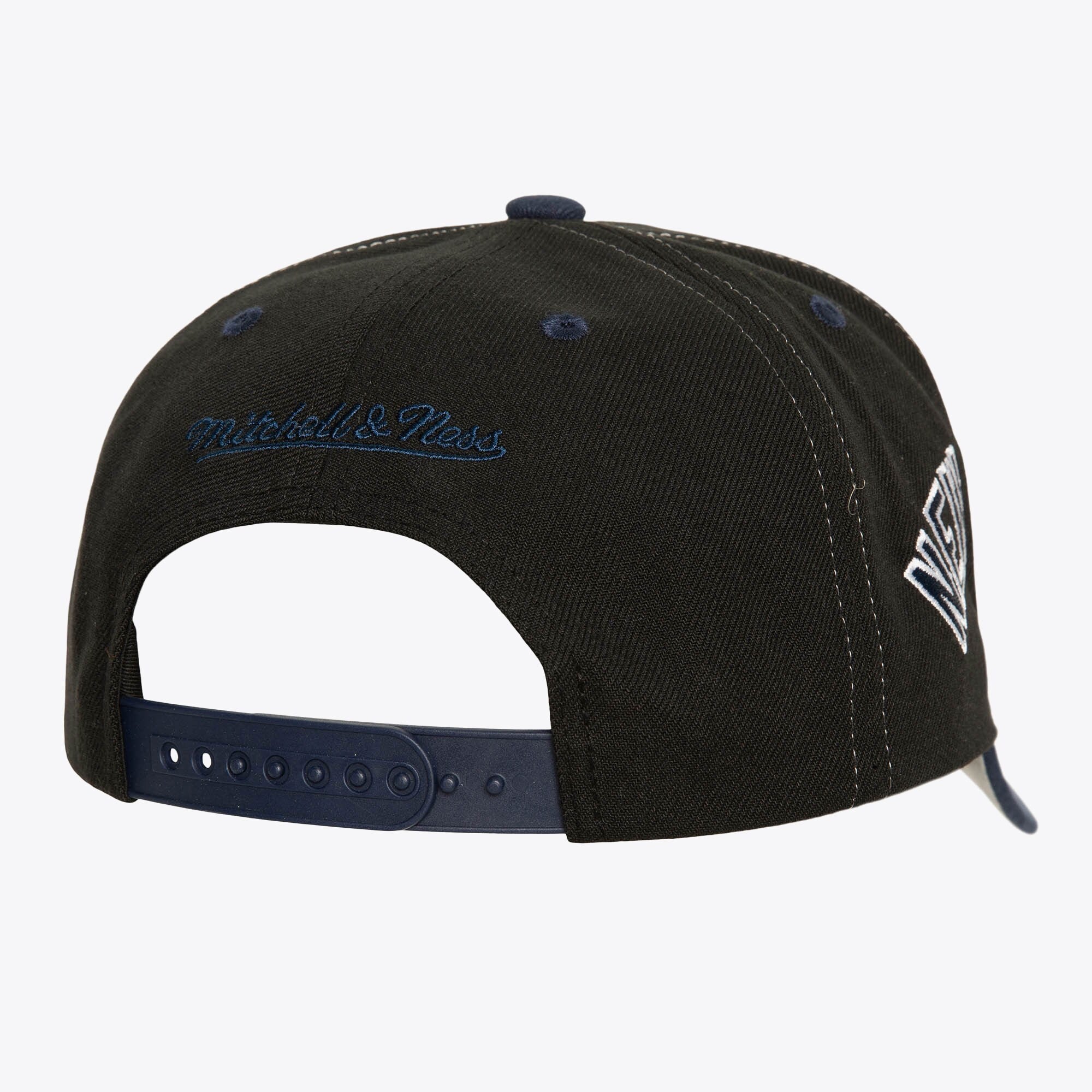Mens Mitchell & Ness MLB OVERBITE PRO SNAPBACK YANKEES