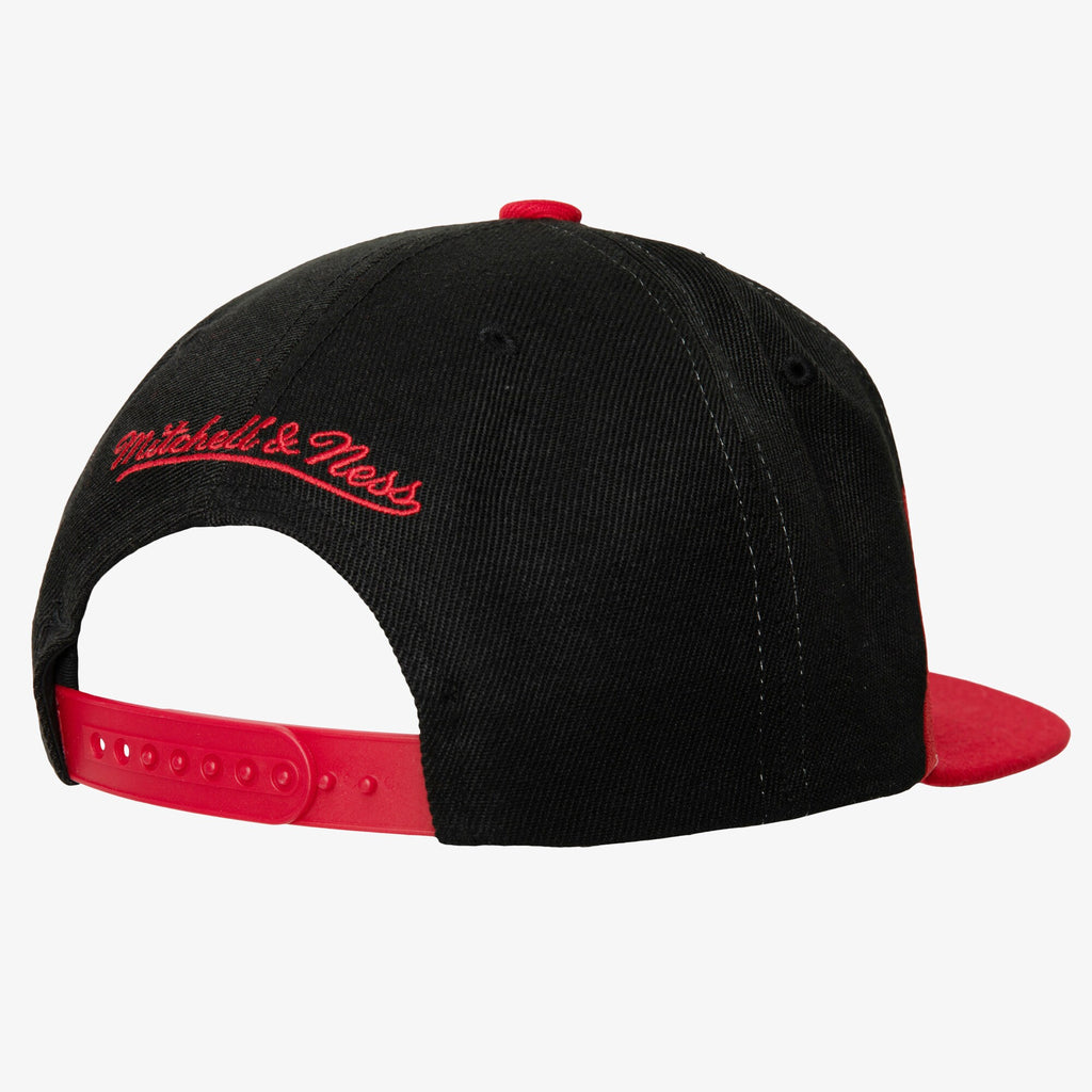 Mens Mitchell & Ness NCAA SHARKTOOTH SNAPBACK OHIO STATE