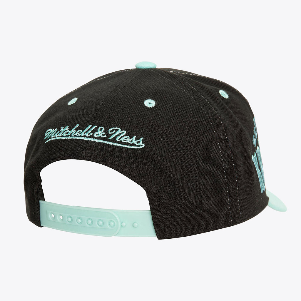 MENS MITCHELL & NESS NHL OVERBITE PRO SNAPBACK KRAKEN