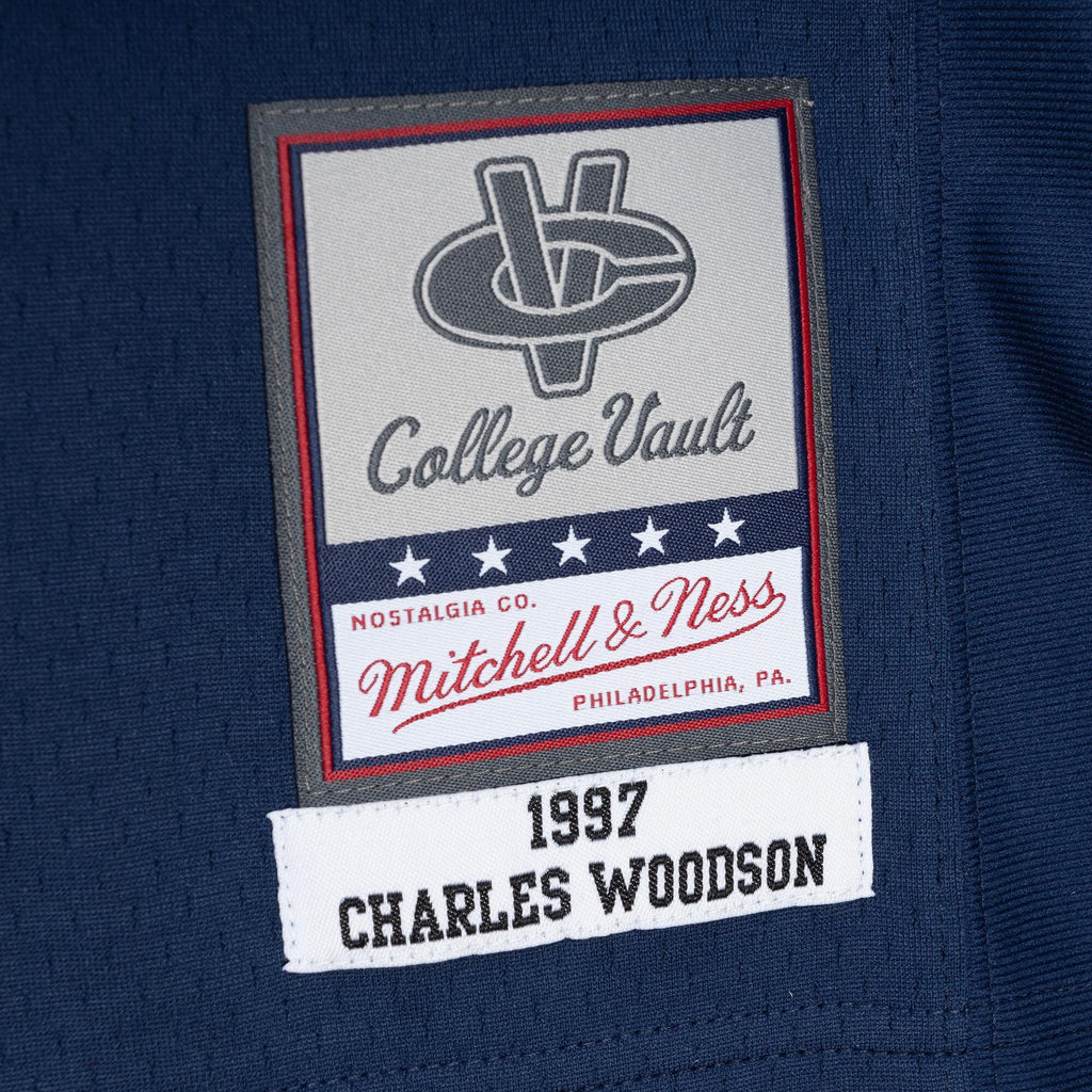 MENS MITCHELL & NESS NCAA DARK JERSEY MICHIGAN 1997 CHARLES WOODSON