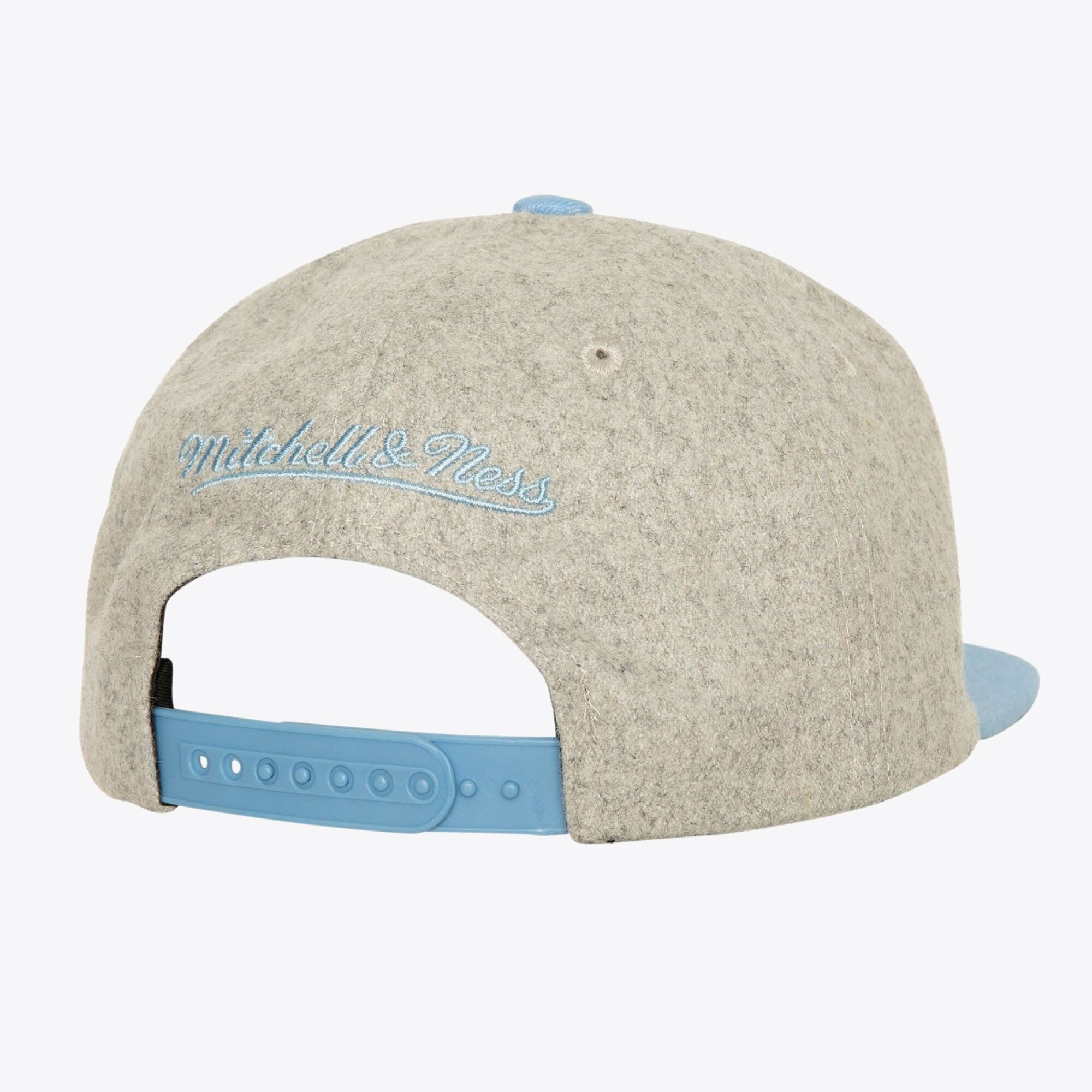 Mens Mitchell & Ness NCAA TAILSWEEP 2.0 MELTON SNAPBACK V NORTH CAROLINA