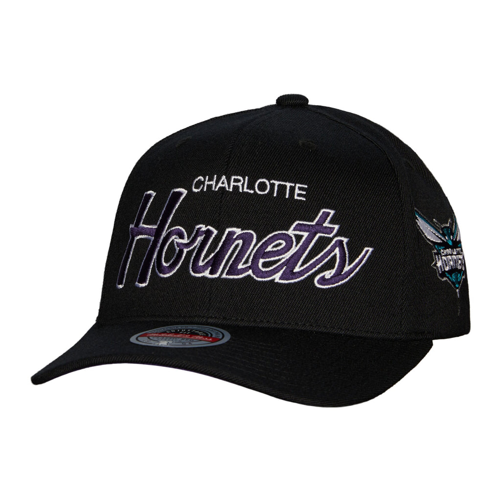 MENS MITCHELL & NESS NBA TEAM SCRIPT 2.0 STRETCH SNAPBACK HORNETS - BLACK