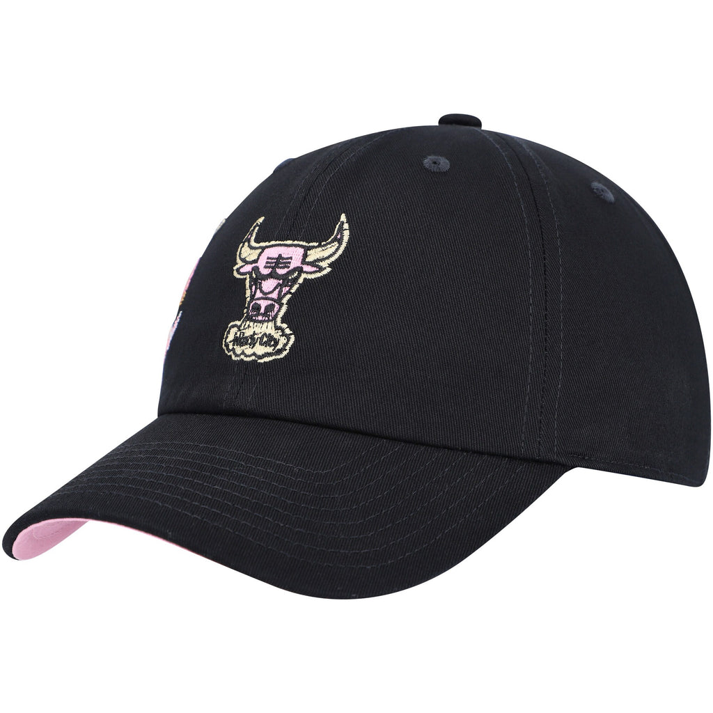 MENS MITCHELL & NESS NBA SIDEWALK SKETCH STRAPBACK HWC BULLS - BLACK