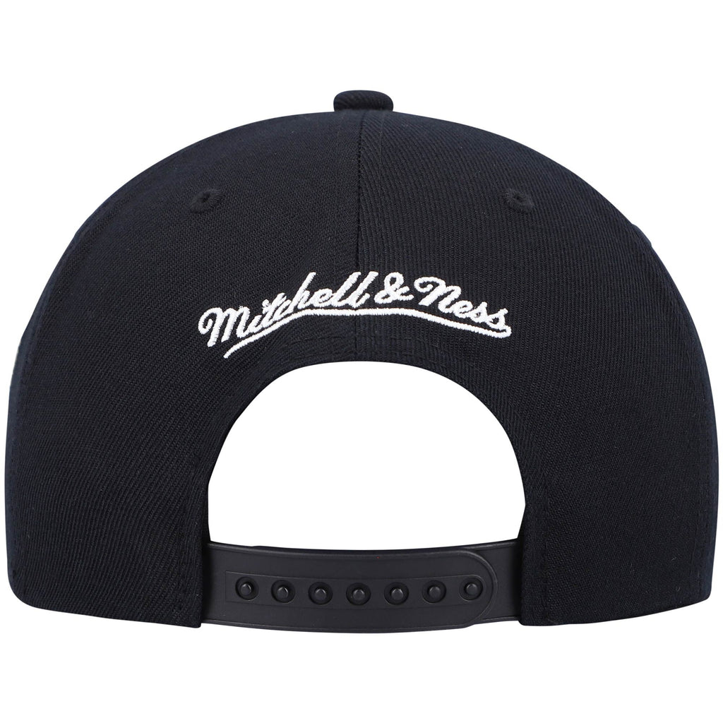 MENS MITCHELL & NESS NBA TEAM SCRIPT 2.0 SNAPBACK BUCKS