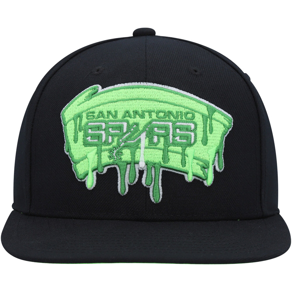 MENS MITCHELL & NESS NBA SLIME DRIP SNAPBACK HWC SPURS - BLACK