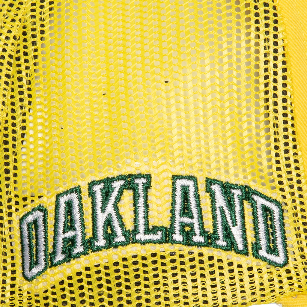 MENS MITCHELL & NESS MLB CURVEBALL TRUCKER COOP ATHLETICS - YELLOW