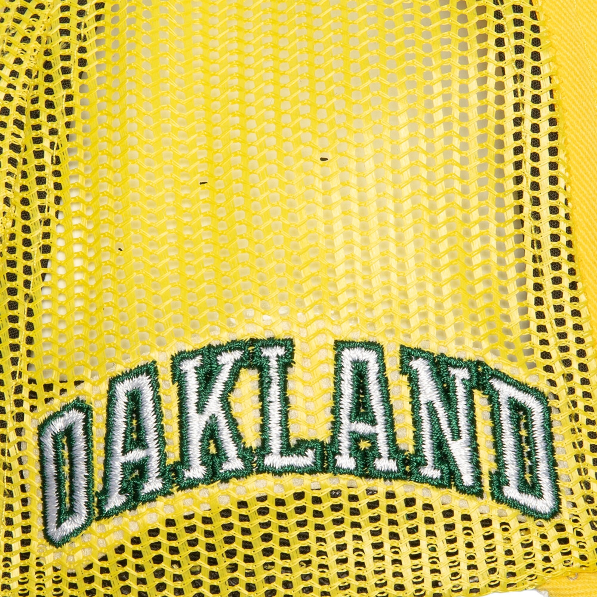 MENS MITCHELL & NESS MLB CURVEBALL TRUCKER COOP ATHLETICS - YELLOW