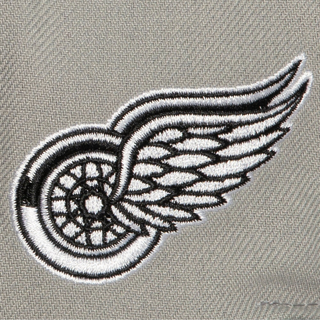 Mens Mitchell & Ness NHL ALTERNATE FLIP SNAPBACK RED WINGS