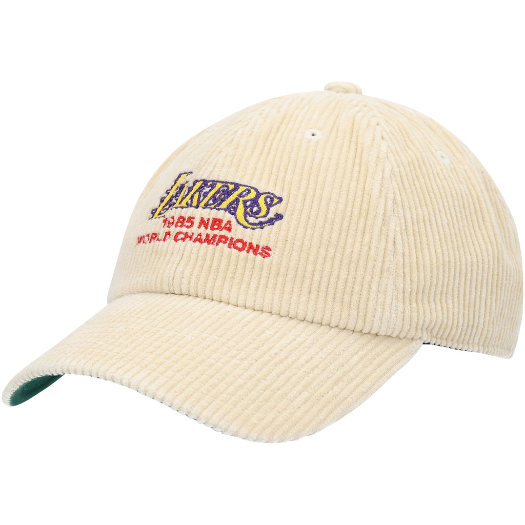 MENS MITCHELL & NESS NBA 1985 WORLD CHAMPS DAD STRAPBACK HWC LAKERS - KHAKI