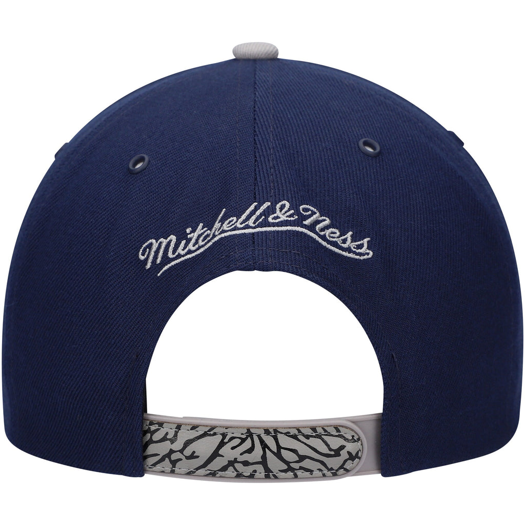 MENS MITCHELL & NESS NBA DAY 3 SNAPBACK BULLS - NAVY
