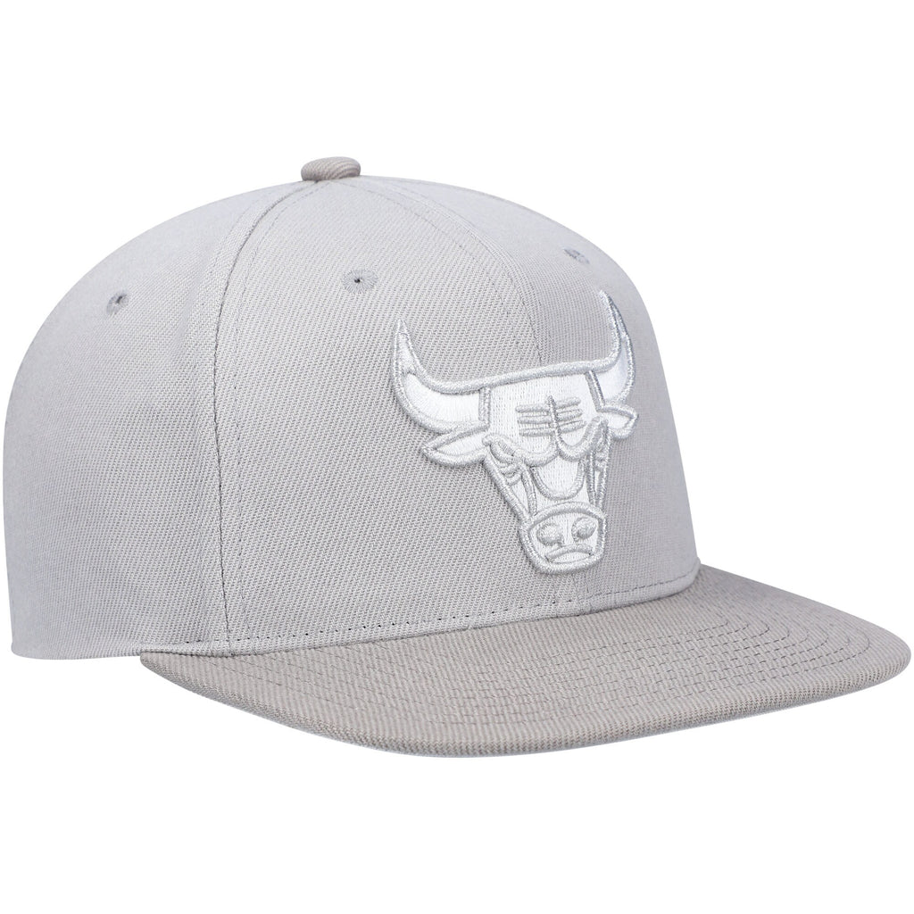 MENS MITCHELL & NESS NBA METALLIC GRAY SNAPBACK BULLS - GREY