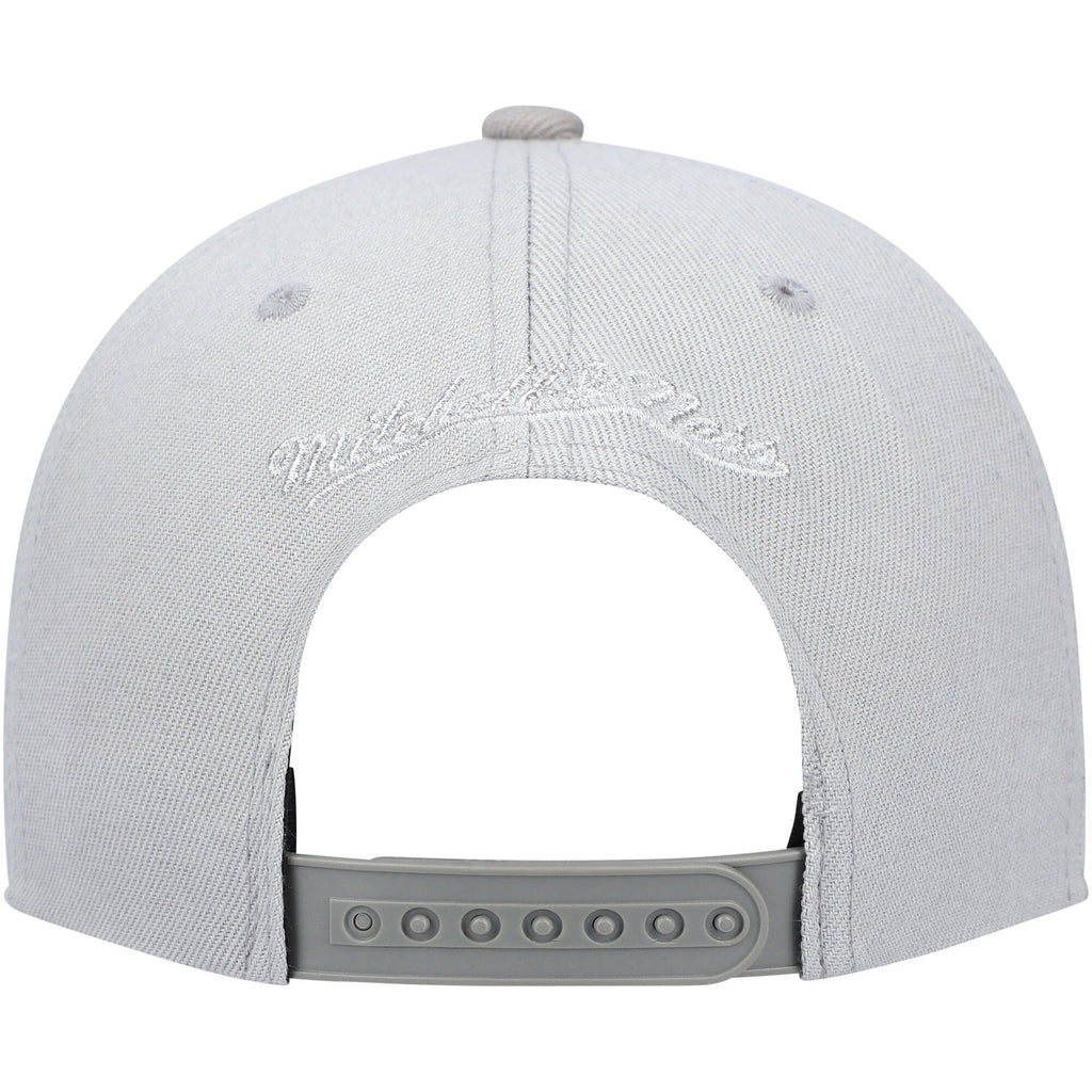 MENS MITCHELL & NESS NBA METALLIC GRAY SNAPBACK BULLS - GREY