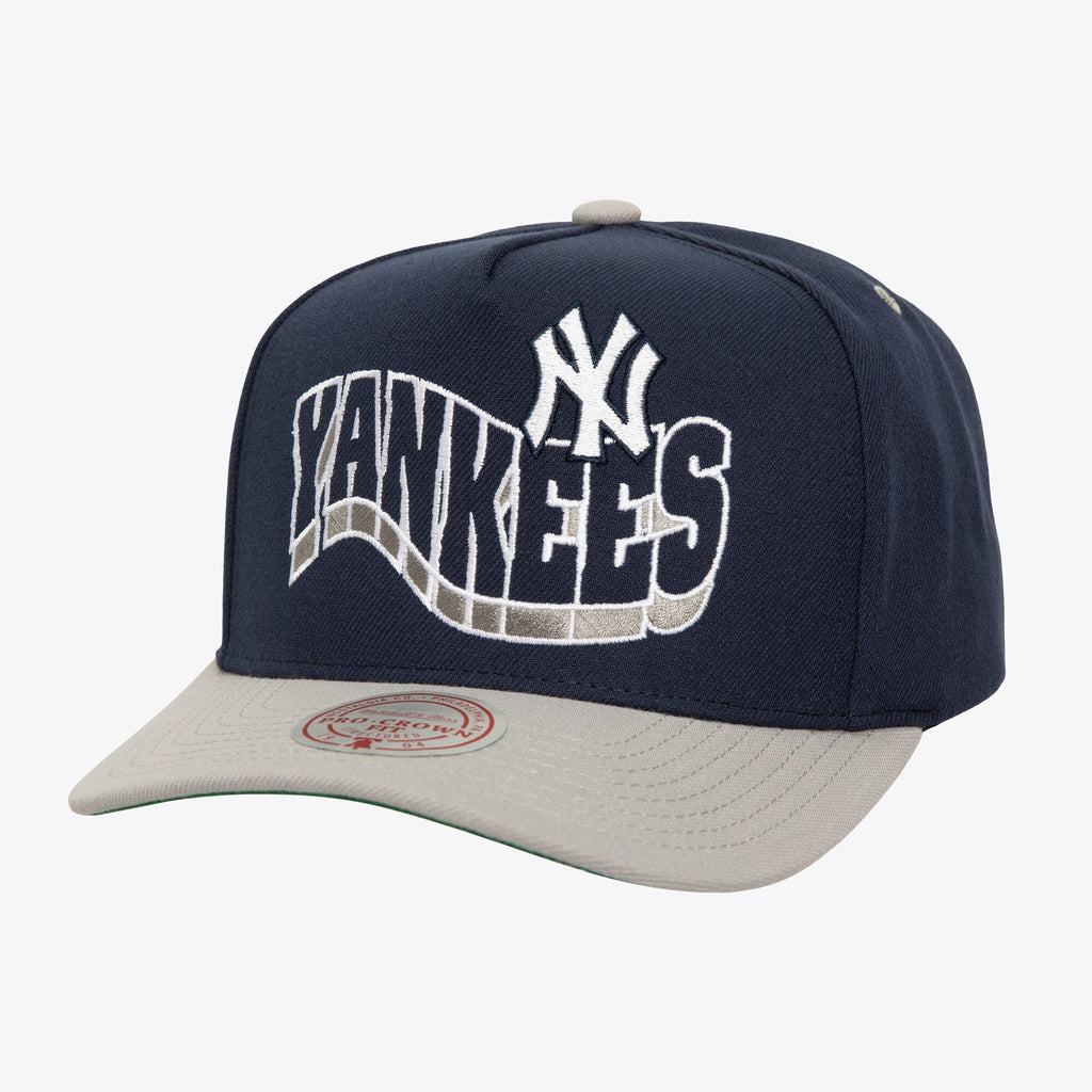Mens Mitchell & Ness MLB WAVY PRO SNAPBACK YANKEES
