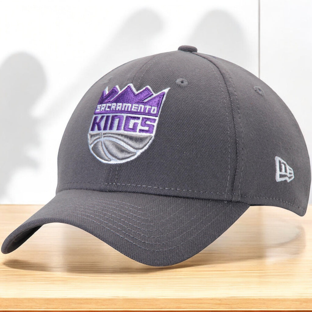 [70353301] MENS NEW ERA NBA SACRAMENTO KINGS 3930 TEAM CLASSIC FLEX - DARK GRAY