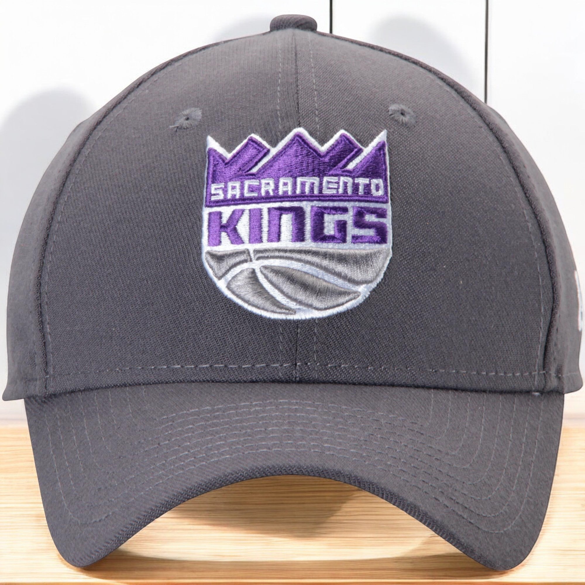 [70353301] MENS NEW ERA NBA SACRAMENTO KINGS 3930 TEAM CLASSIC FLEX - DARK GRAY