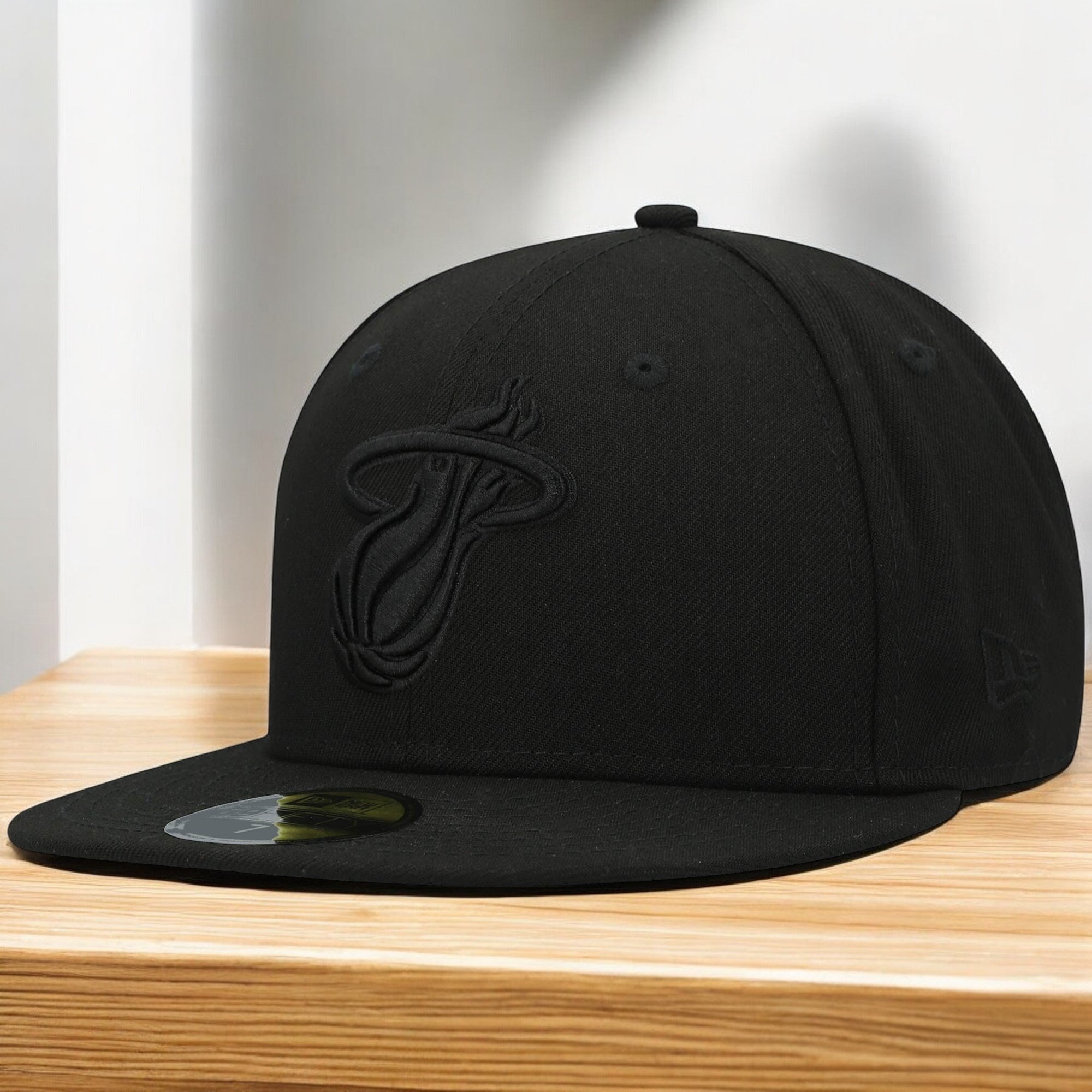 [70632947] Mens New Era NBA 5950 BLACK ON BLACK FITTED - MIAMI HEAT