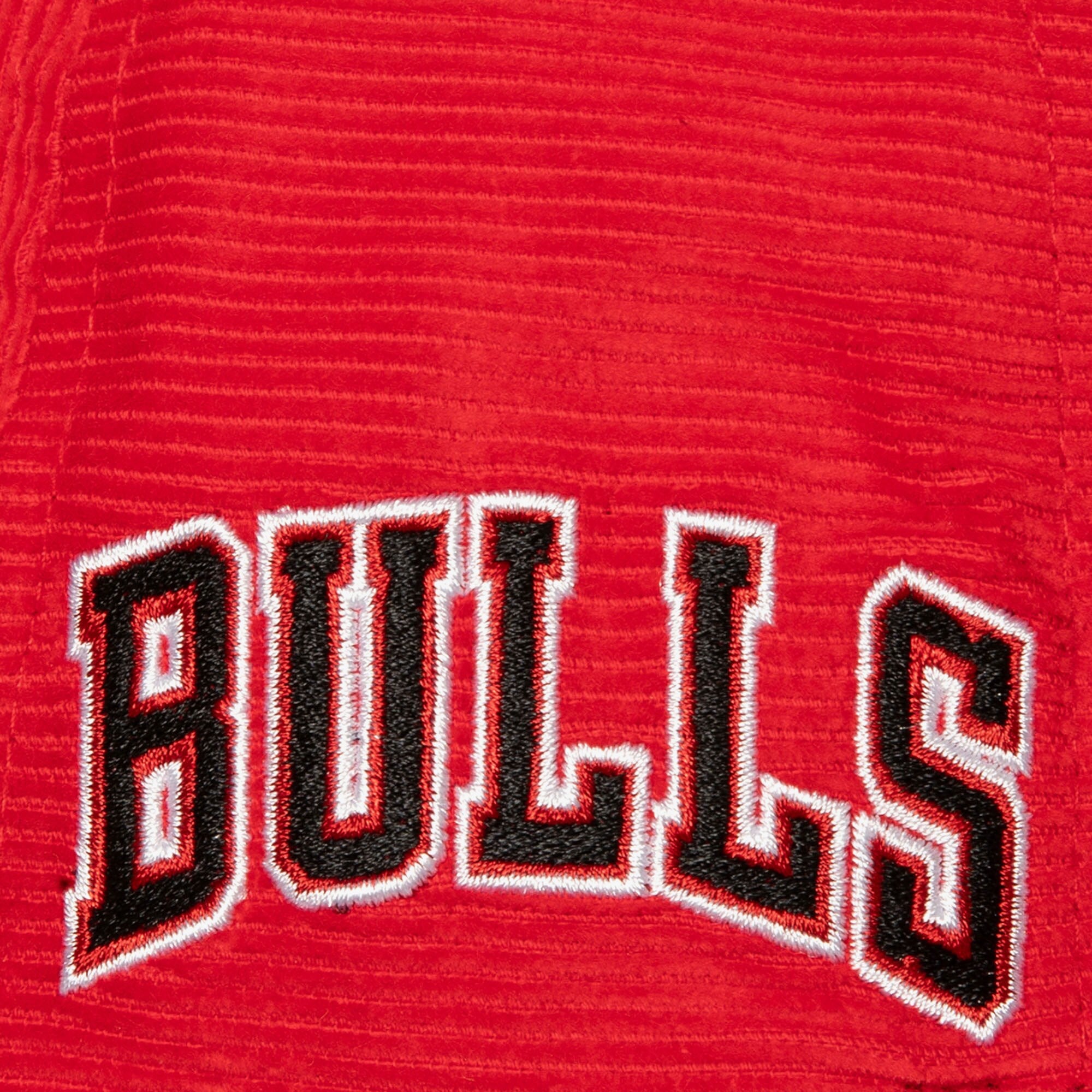 MENS MITCHELL & NESS NBA ALL DIRECTIONS SNAPBACK BULLS - RED