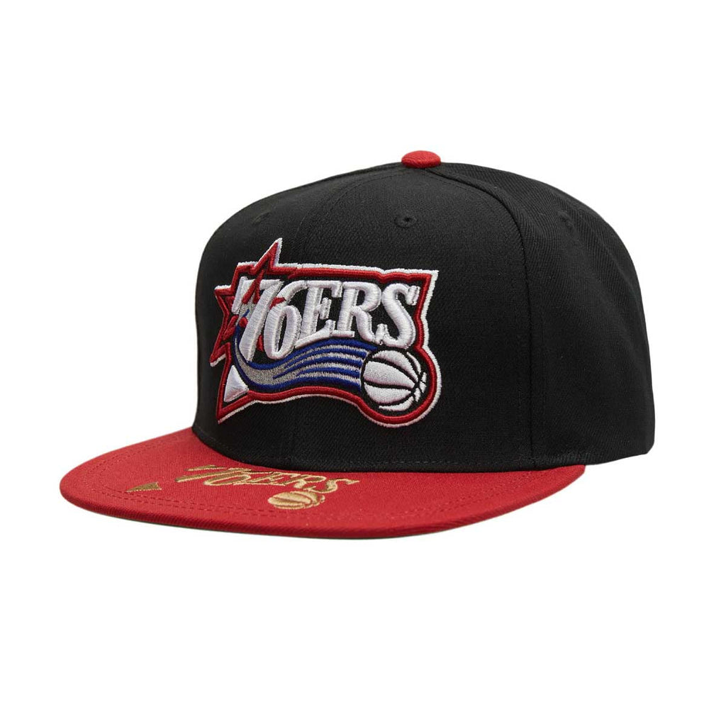 MENS MITCHELL & NESS NBA LOGO BILL SNAPBACK HWC 76ERS - BLACK-RED