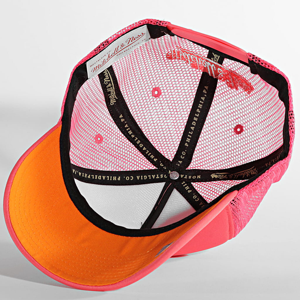 MENS MITCHELL & NESS NBA KEEP ON TRUCKIN TRUCKER HWC HEAT - PINK