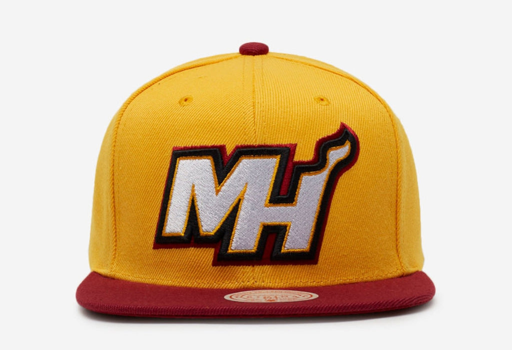 MENS MITCHELL & NESS NBA CORE BASIC SNAPBACK HEAT - LIGHT GOLD-SCARLET