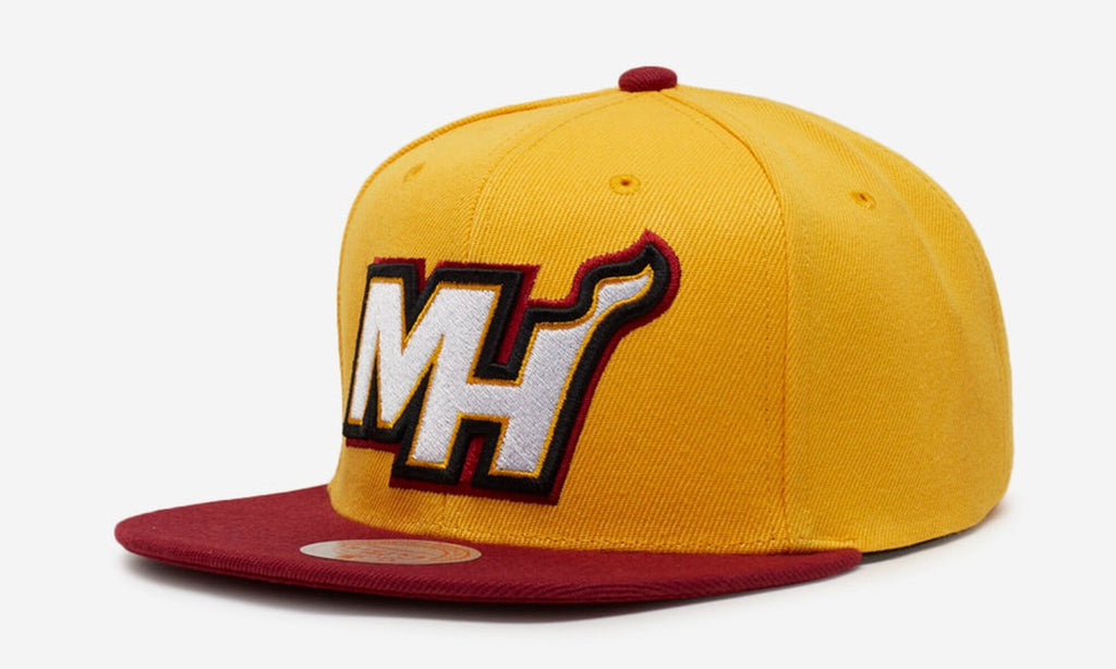 MENS MITCHELL & NESS NBA CORE BASIC SNAPBACK HEAT - LIGHT GOLD-SCARLET