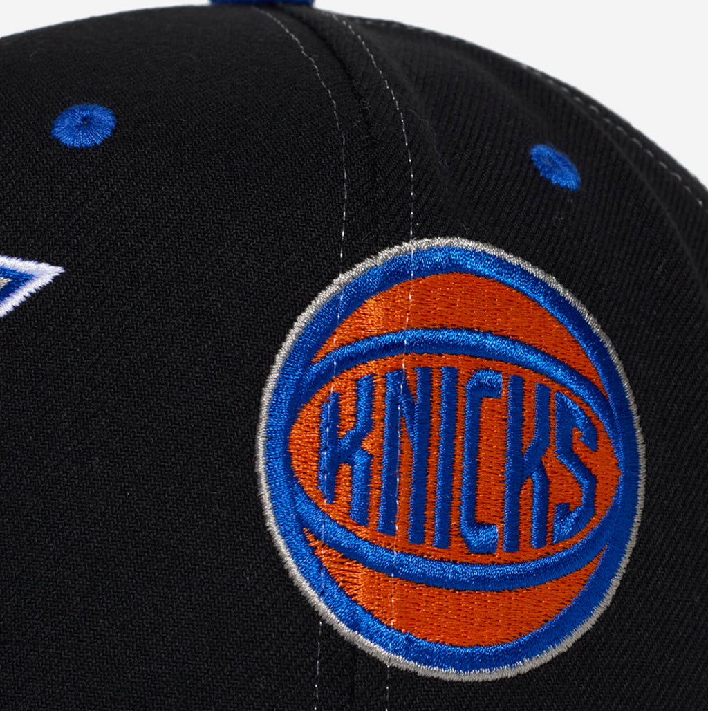 MENS MITCHELL & NESS NBA OVERBITE PRO SNAPBACK KNICKS - BLACK