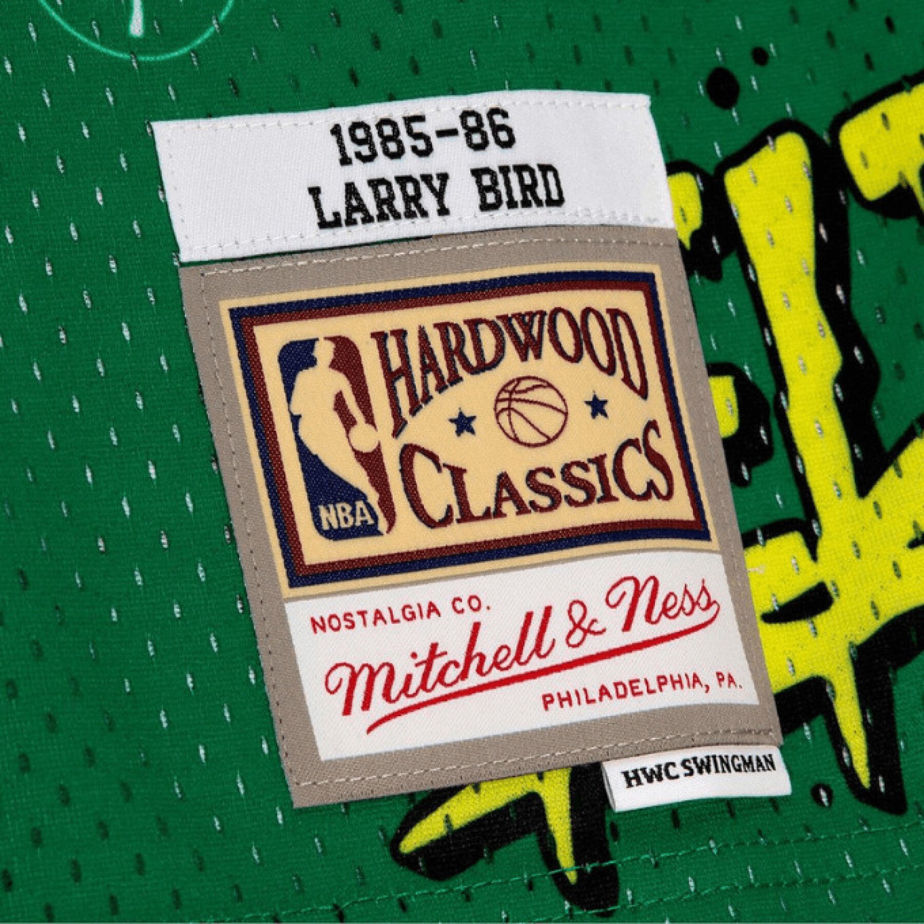MENS MITCHELL & NESS SLAP STICKER SWINGMAN JERSEY CELTICS 1985 LARRY BIRD