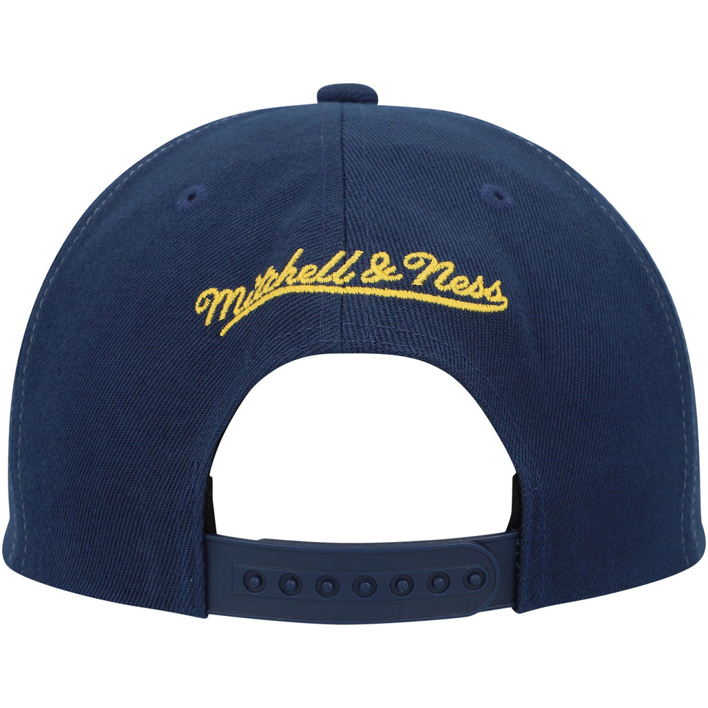 Mens Mitchell & Ness NCAA SHARKTOOTH SNAPBACK MARQUETTE