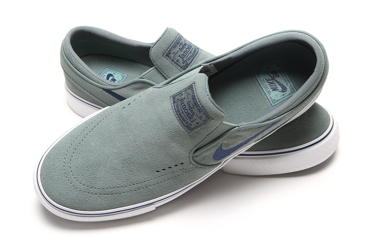 [FN5893-300] MENS NIKE SB JANOSKI+ SLIP 'CLAY GREEN SUMMIT WHITE'