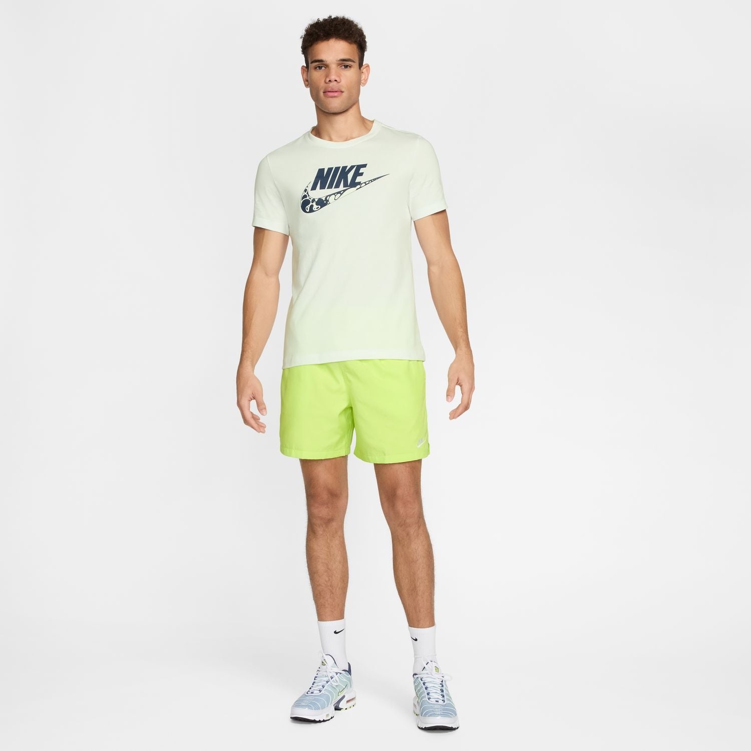 [FN3307-736] MENS NIKE CLUB FLOW SHORTS